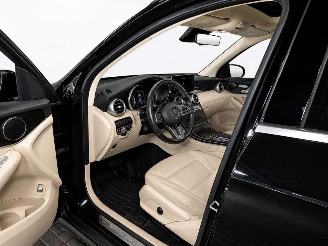2022 Mercedes-Benz GLC GLC 300 4MATIC   Leather   NAVI   Panoramic Sunroof   Heated Seats   CarPlay   Backup Cam Photo