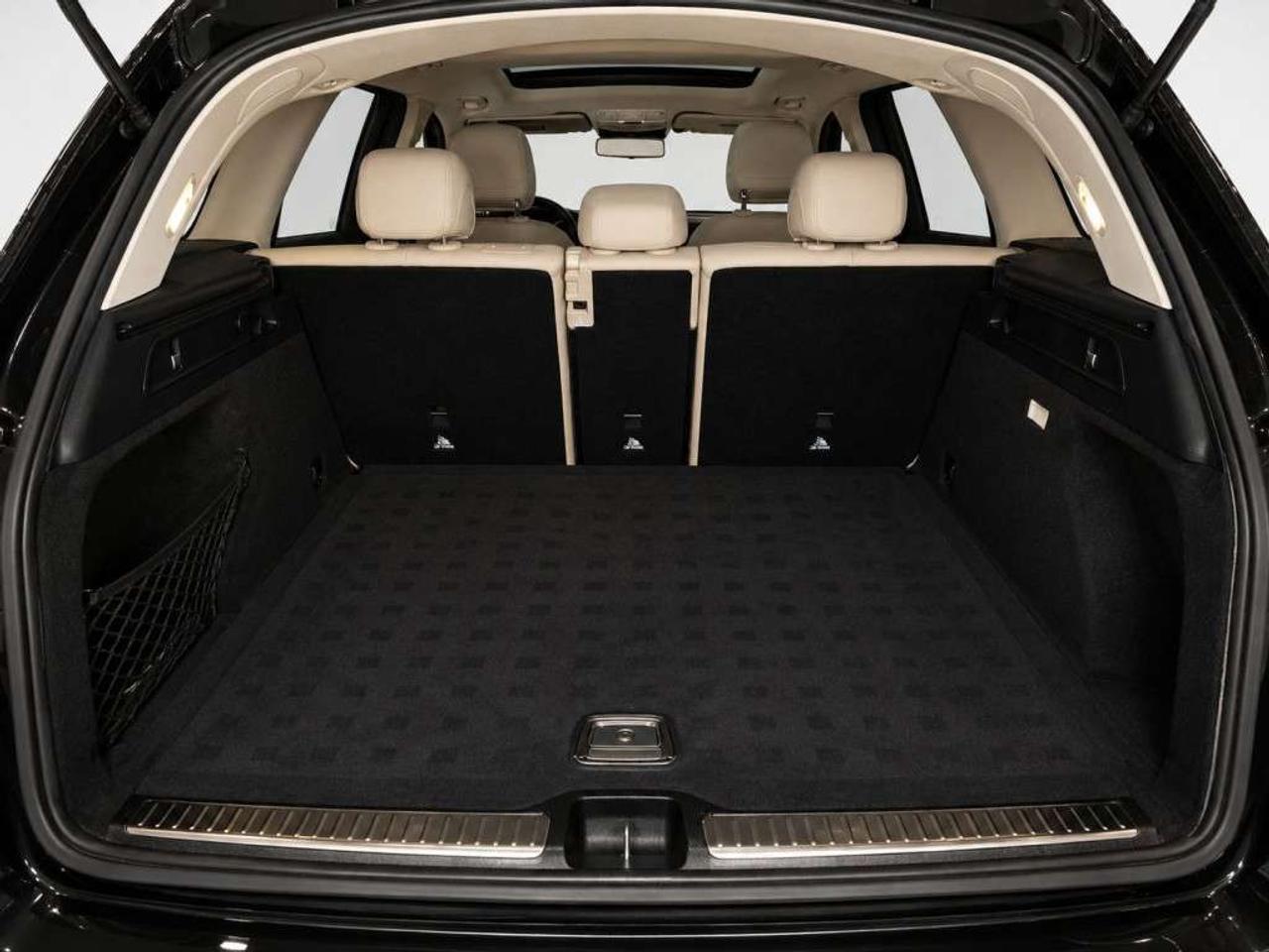 2022 Mercedes-Benz GLC GLC 300 4MATIC   Leather   NAVI   Panoramic Sunroof   Heated Seats   CarPlay   Backup Cam Photo