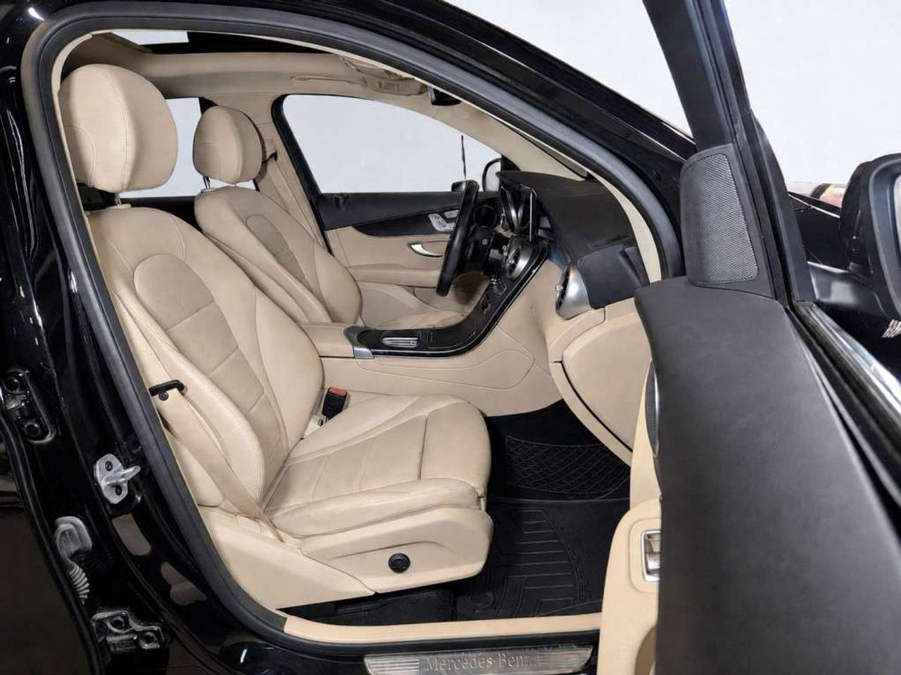 2022 Mercedes-Benz GLC GLC 300 4MATIC   Leather   NAVI   Panoramic Sunroof   Heated Seats   CarPlay   Backup Cam Photo