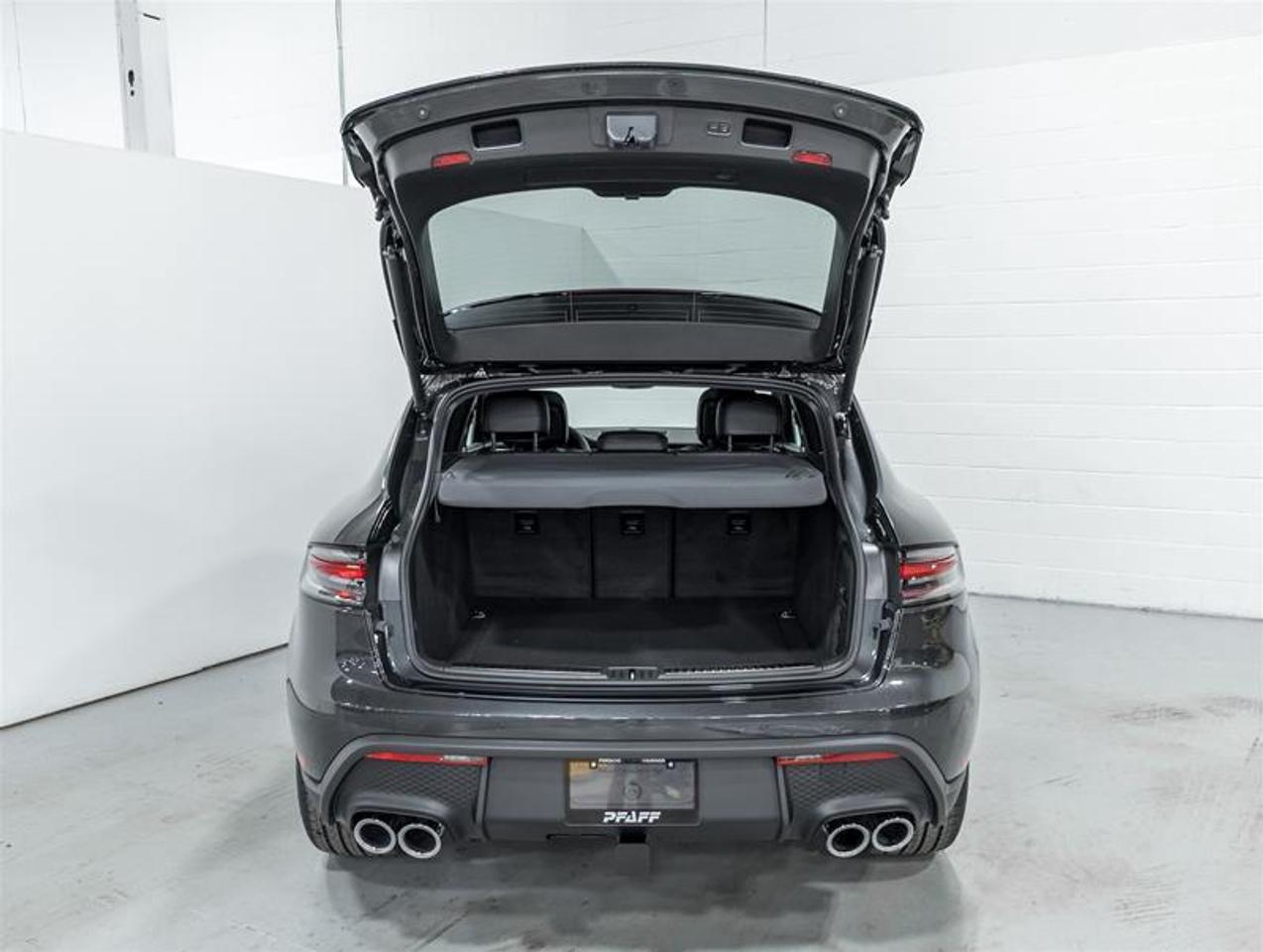 2026 Porsche Macan  Photo