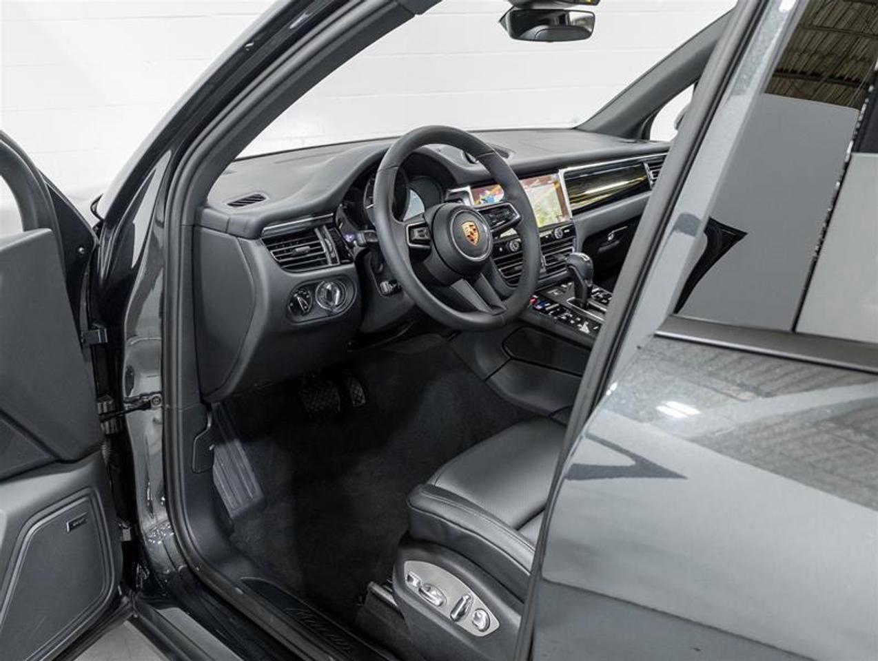 2026 Porsche Macan  Photo