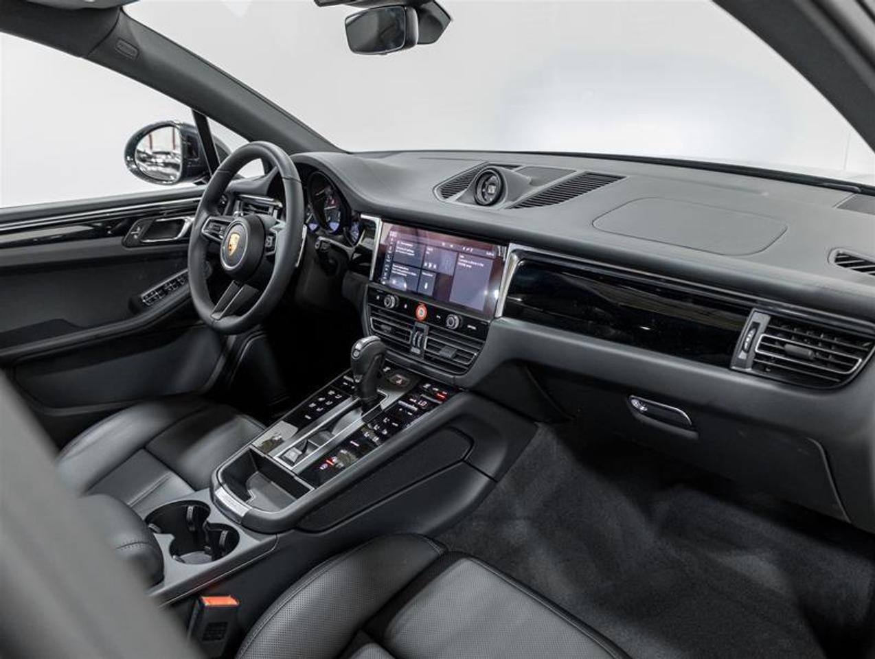 2026 Porsche Macan  Photo