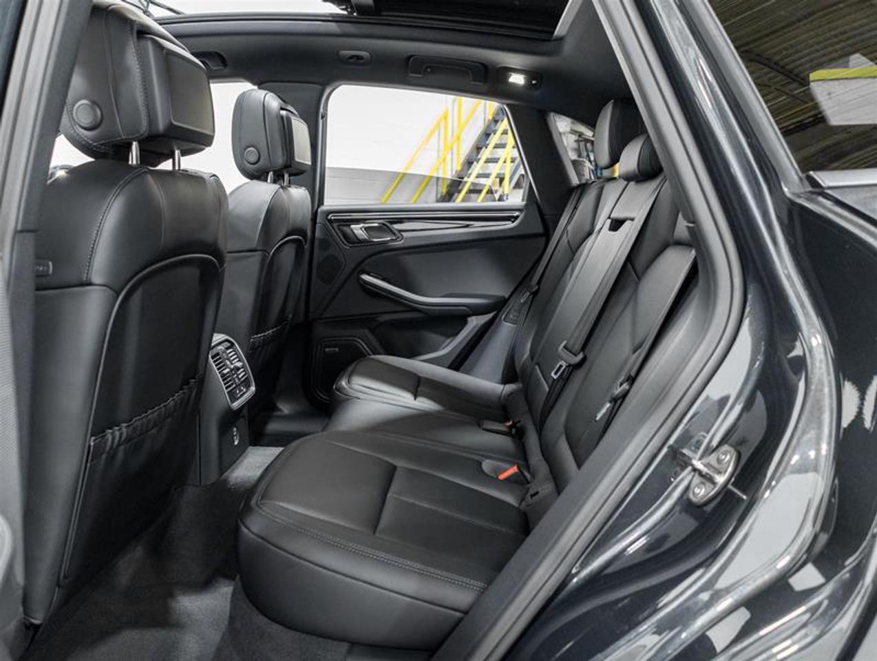 2026 Porsche Macan  Photo
