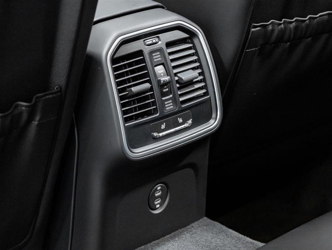 2026 Porsche Macan  Photo