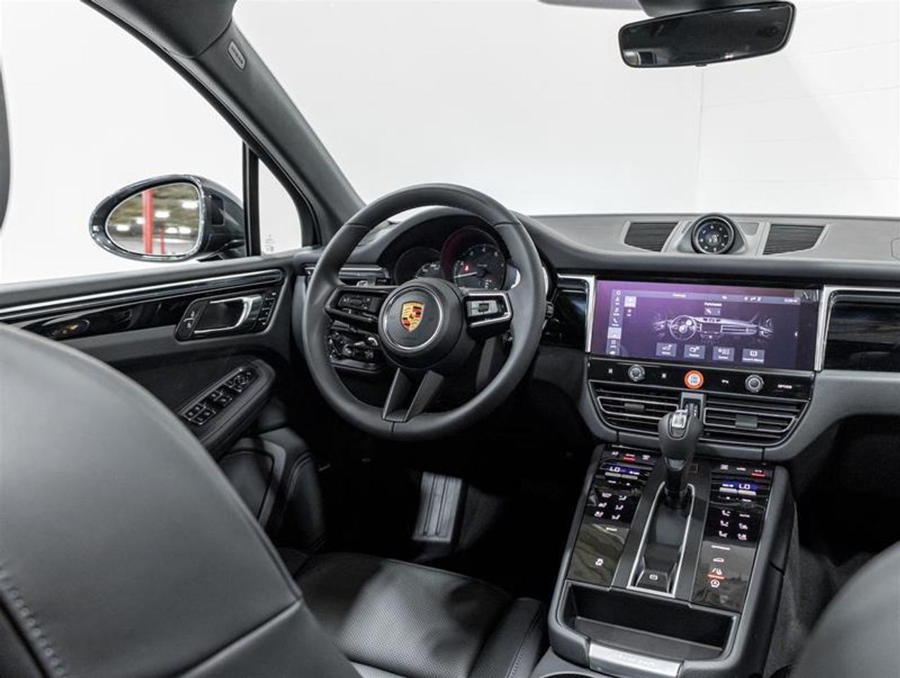 2026 Porsche Macan  Photo