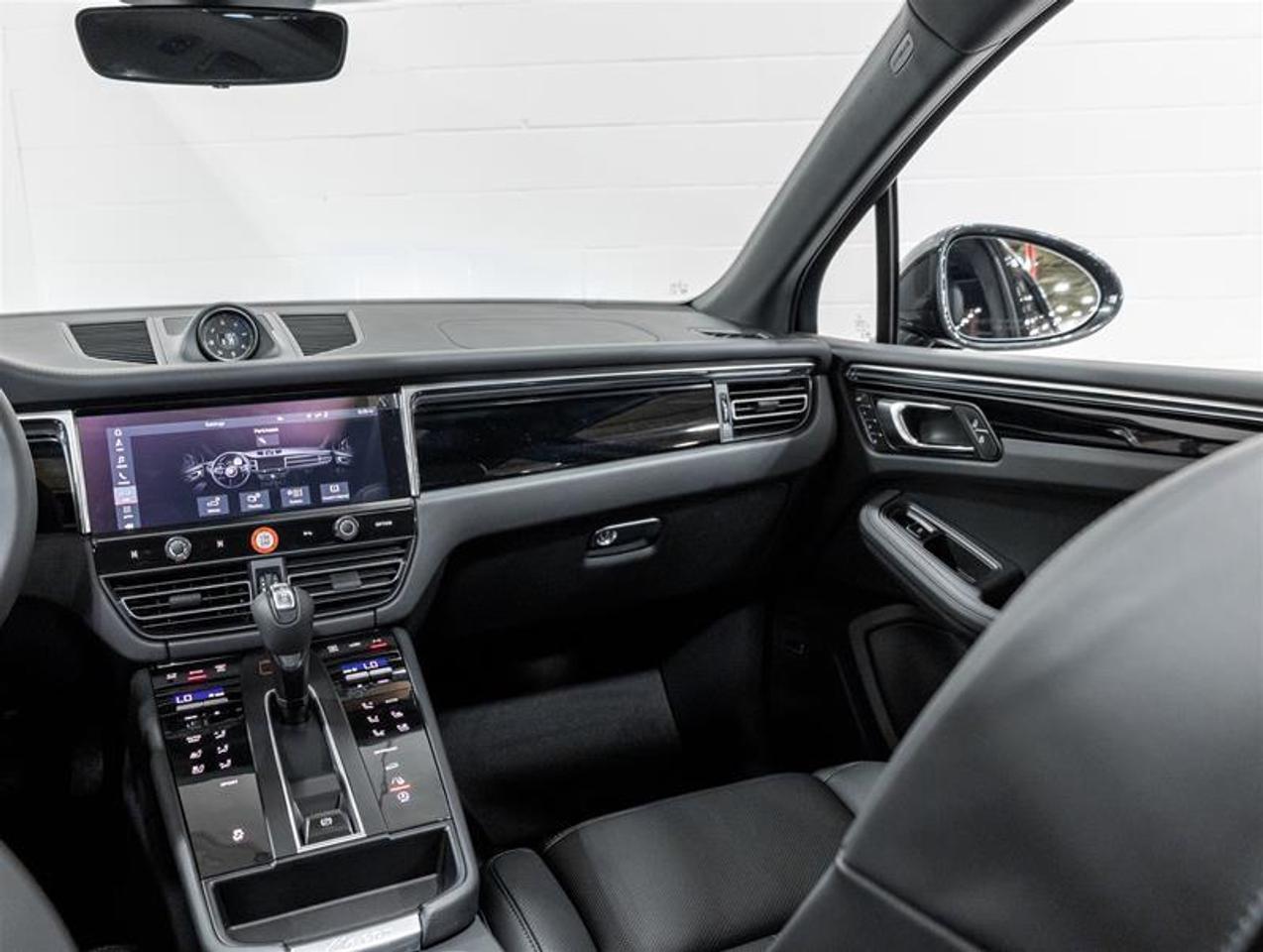 2026 Porsche Macan  Photo
