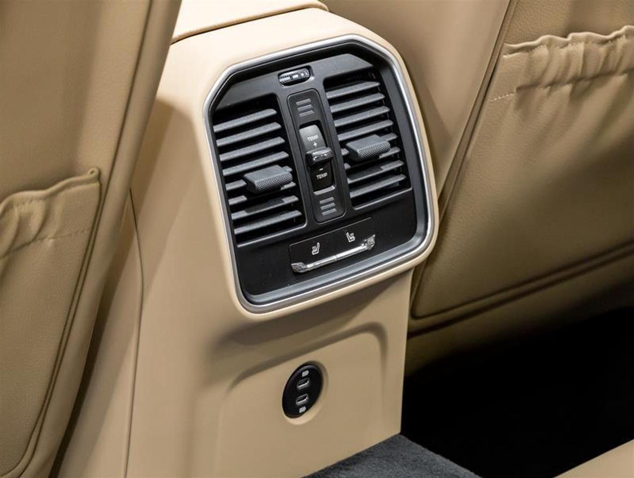 2026 Porsche Macan  Photo