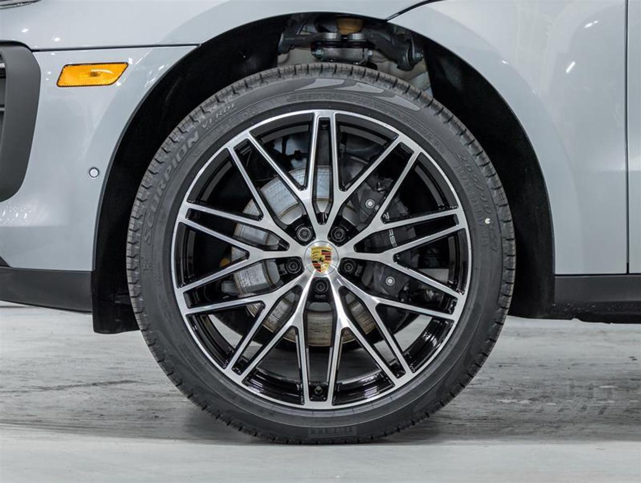 2026 Porsche Macan  Photo4