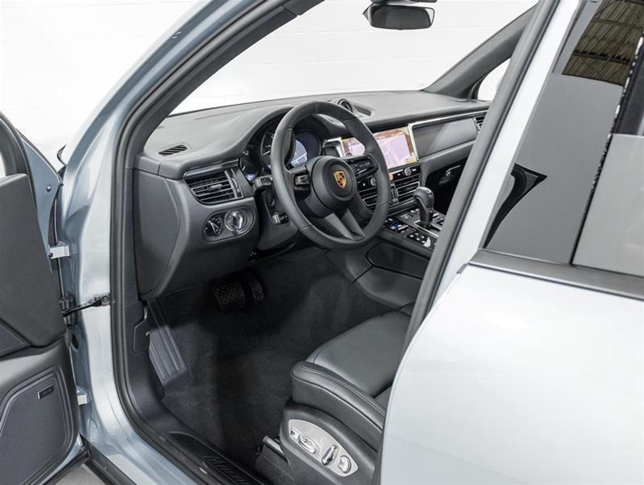 2026 Porsche Macan  Photo