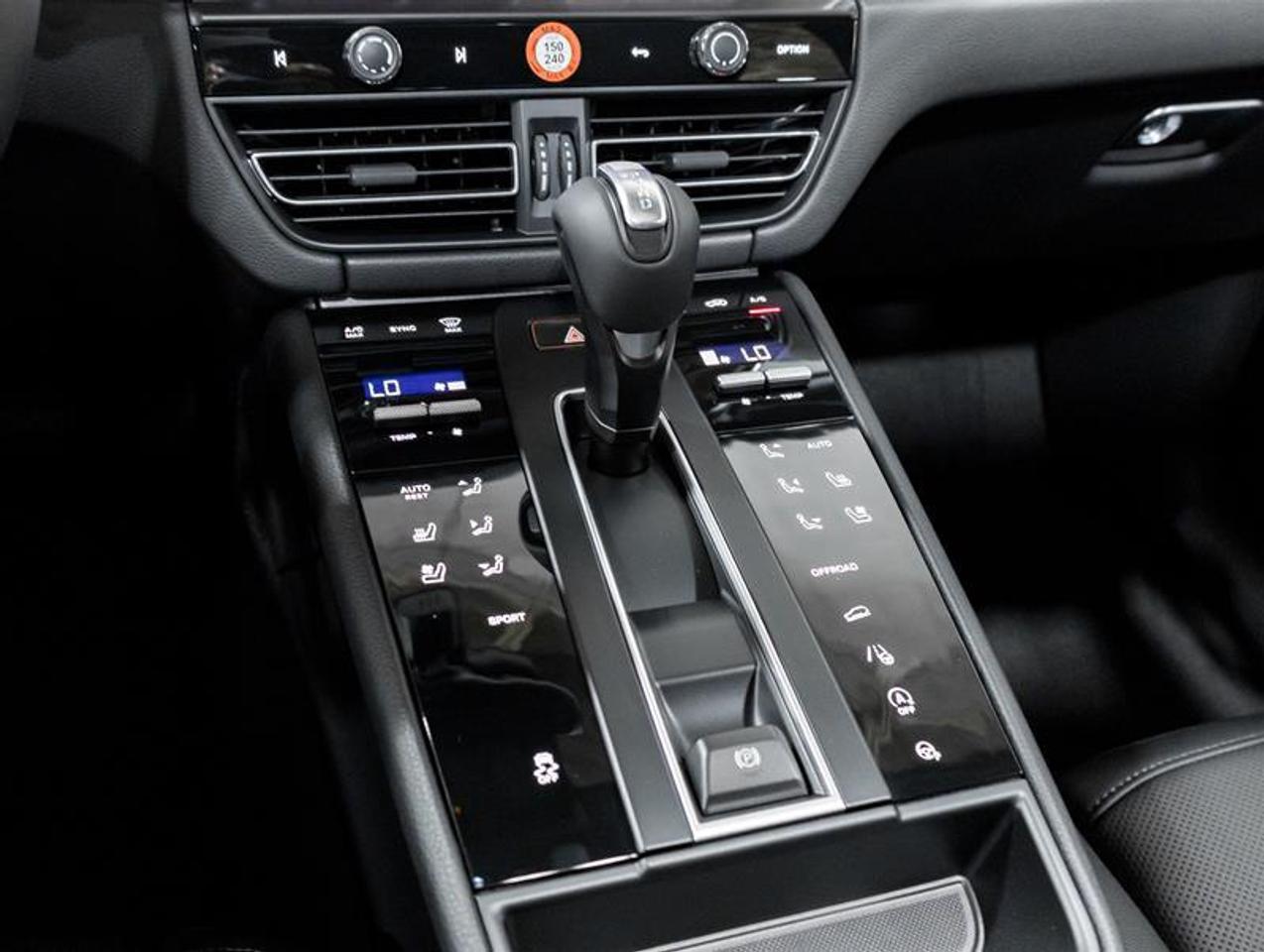 2026 Porsche Macan  Photo