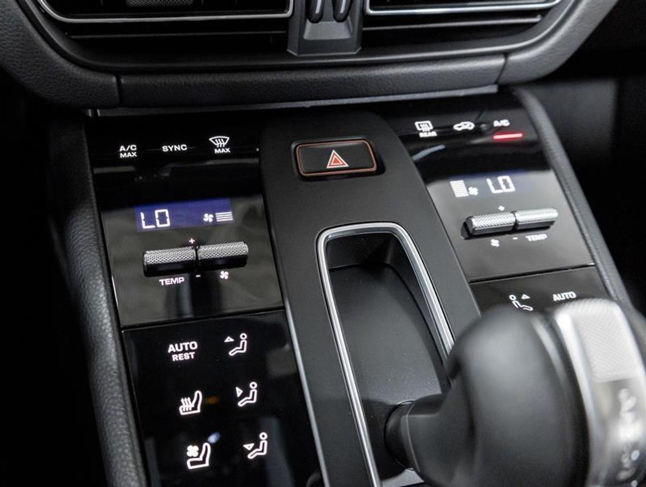 2026 Porsche Macan  Photo