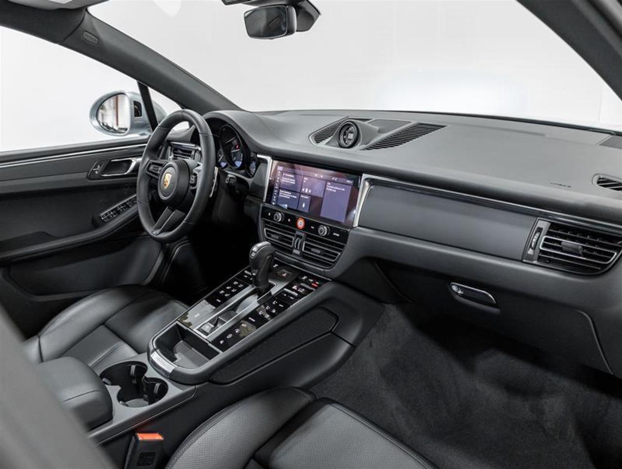 2026 Porsche Macan  Photo