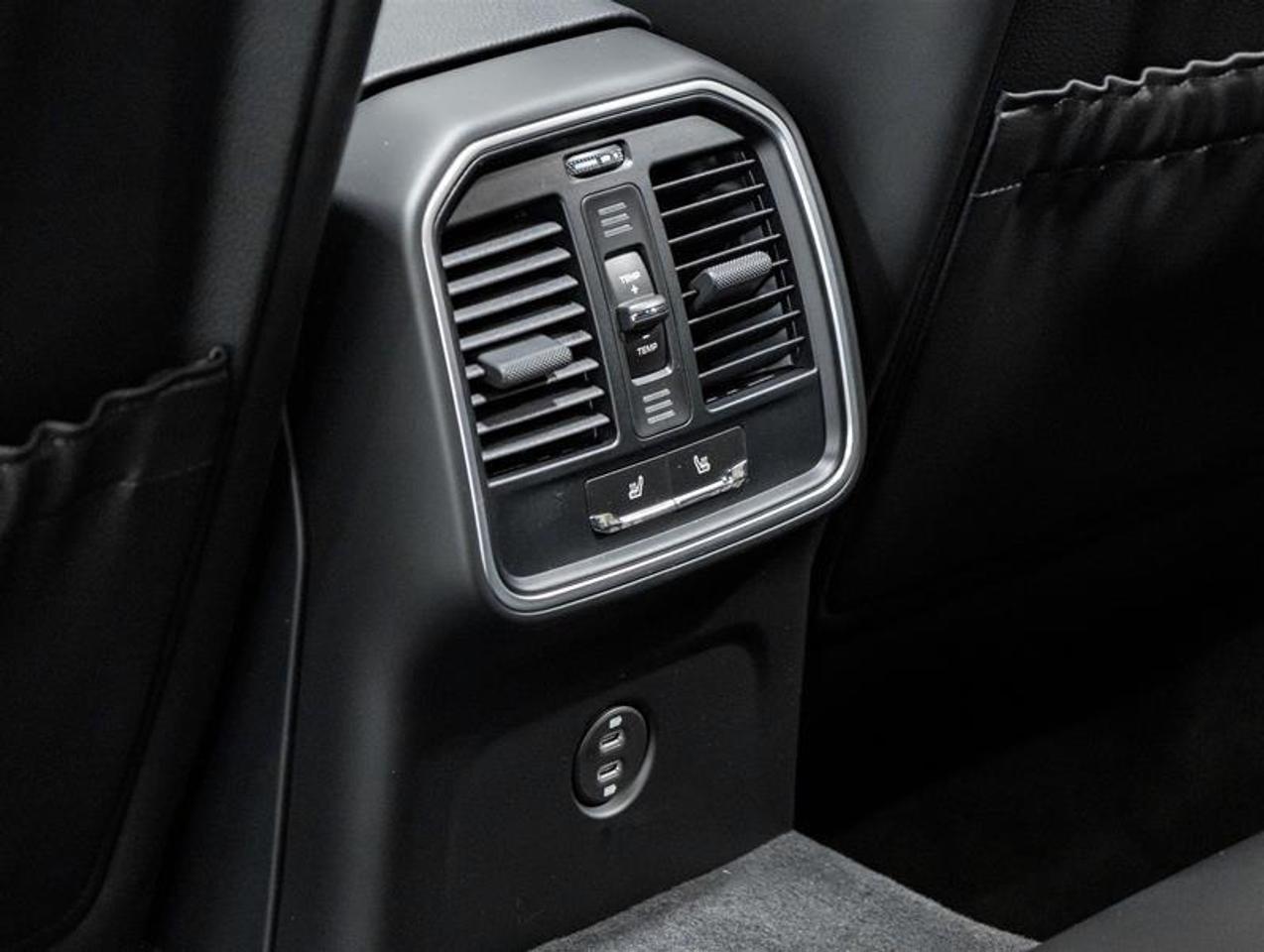 2026 Porsche Macan  Photo