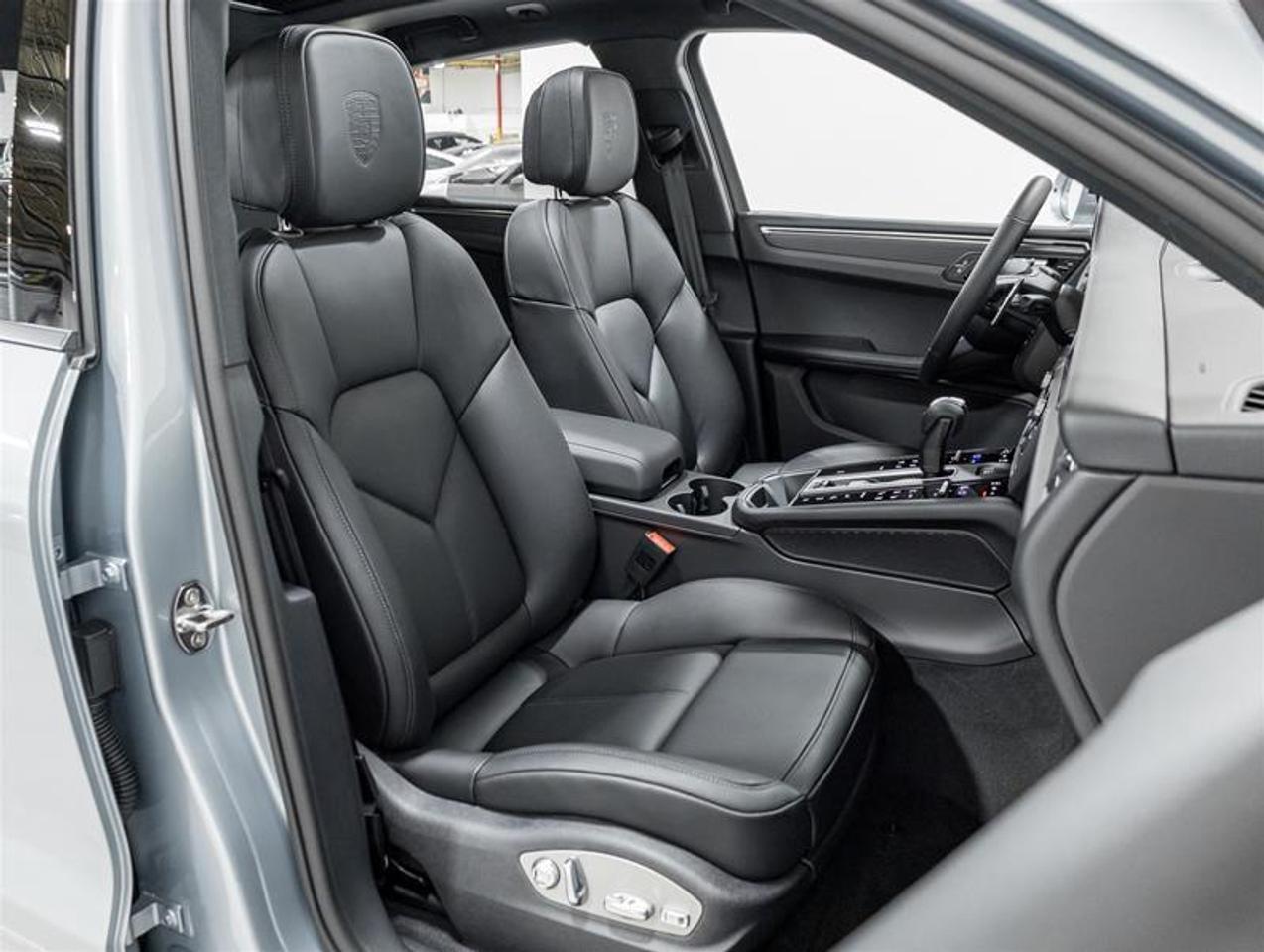 2026 Porsche Macan  Photo