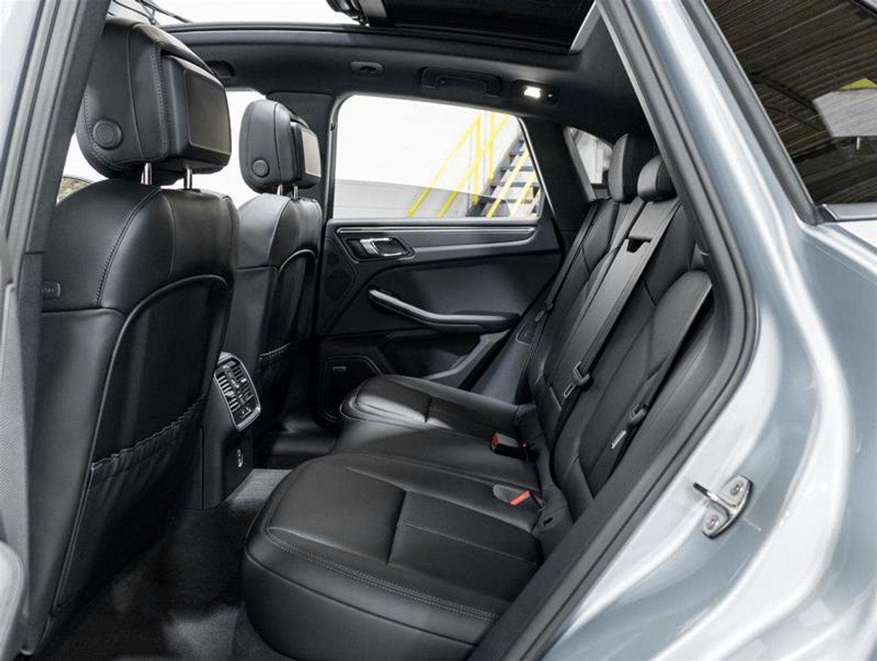 2026 Porsche Macan  Photo