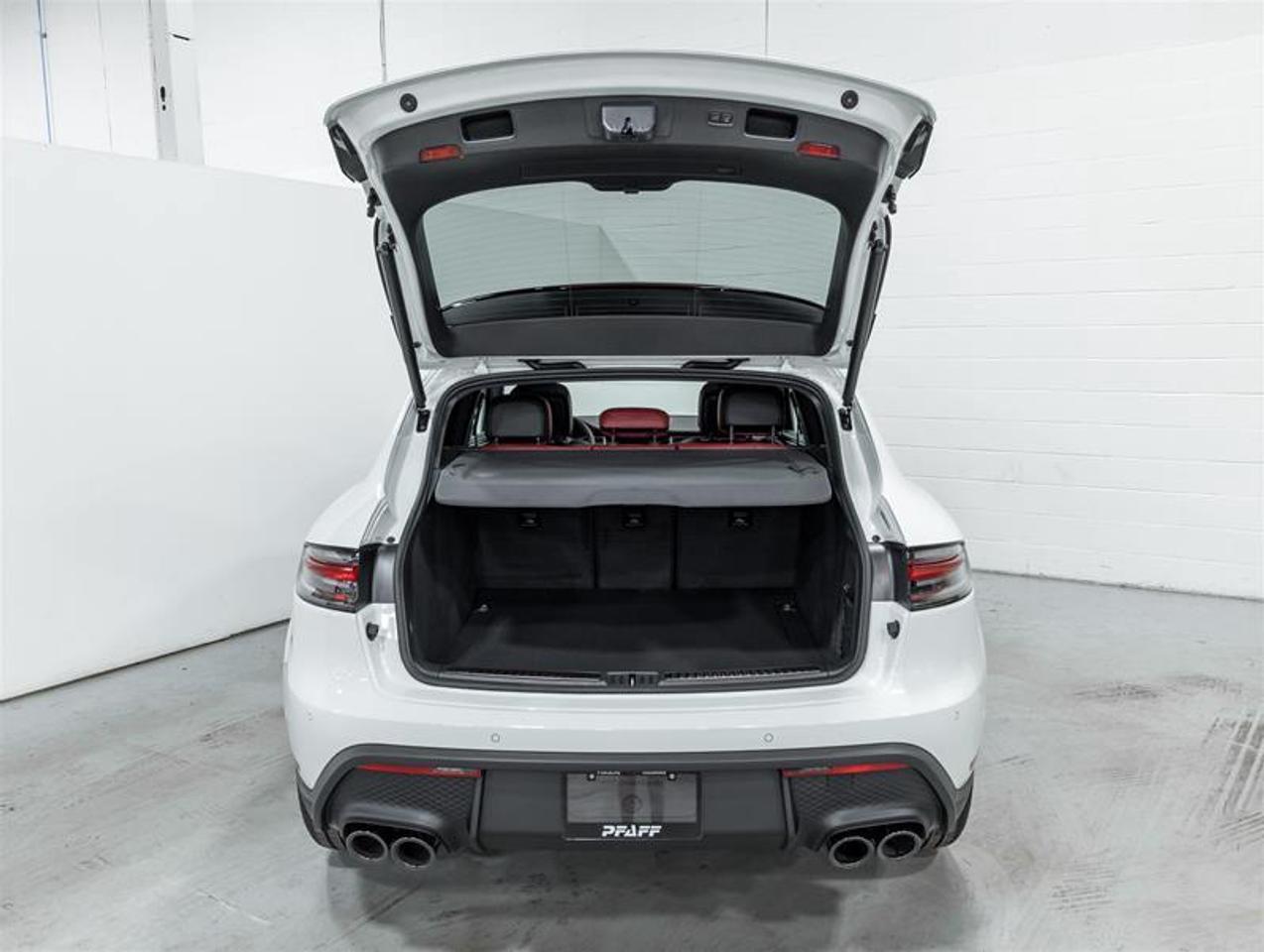 2026 Porsche Macan  Photo