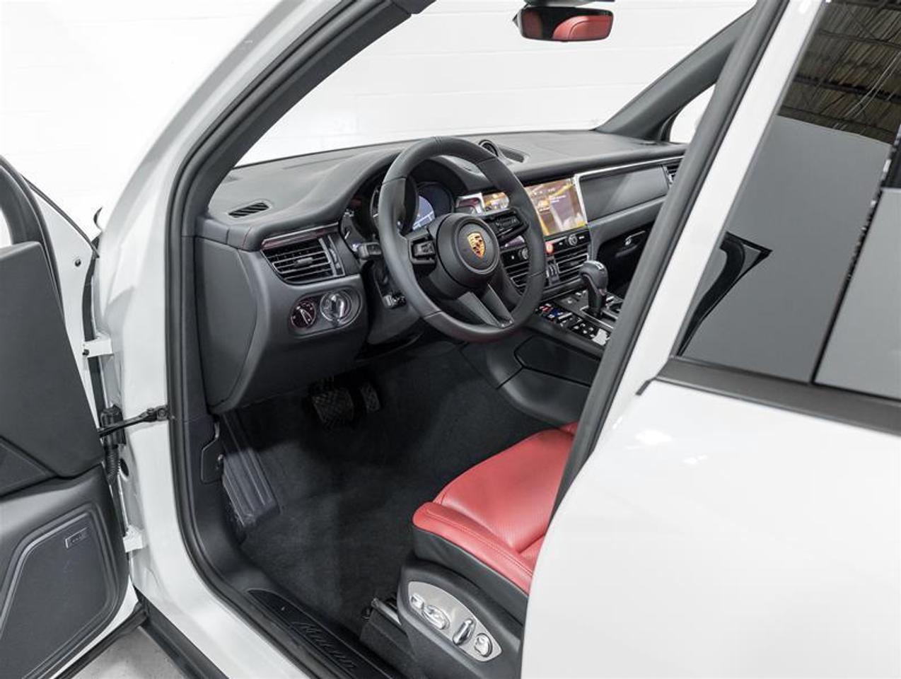 2026 Porsche Macan  Photo