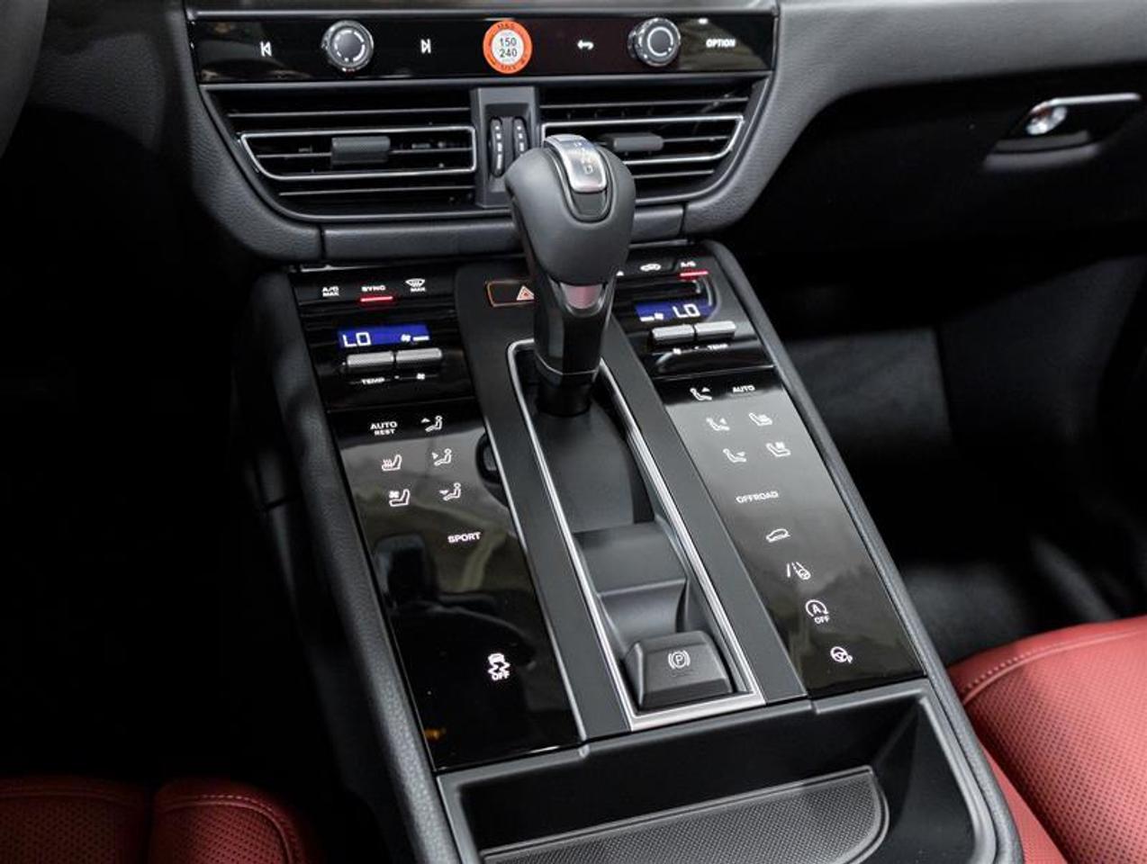 2026 Porsche Macan  Photo