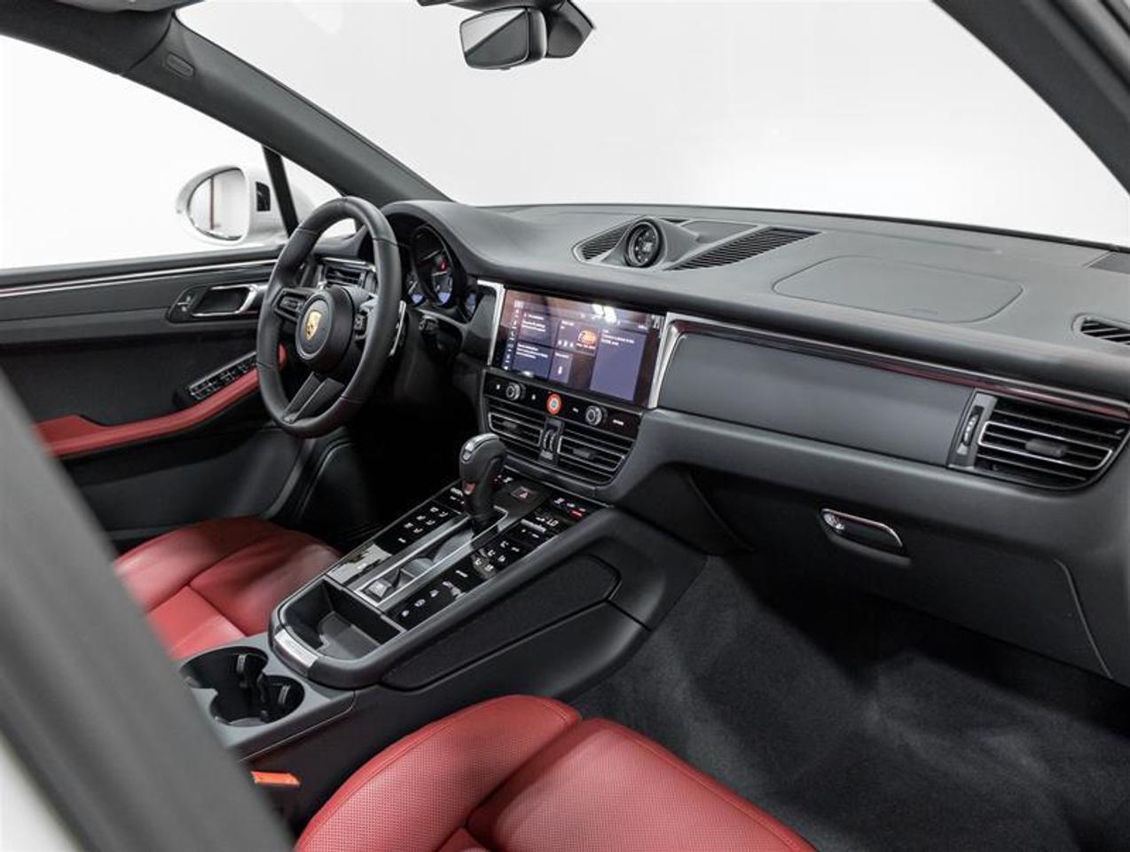 2026 Porsche Macan  Photo