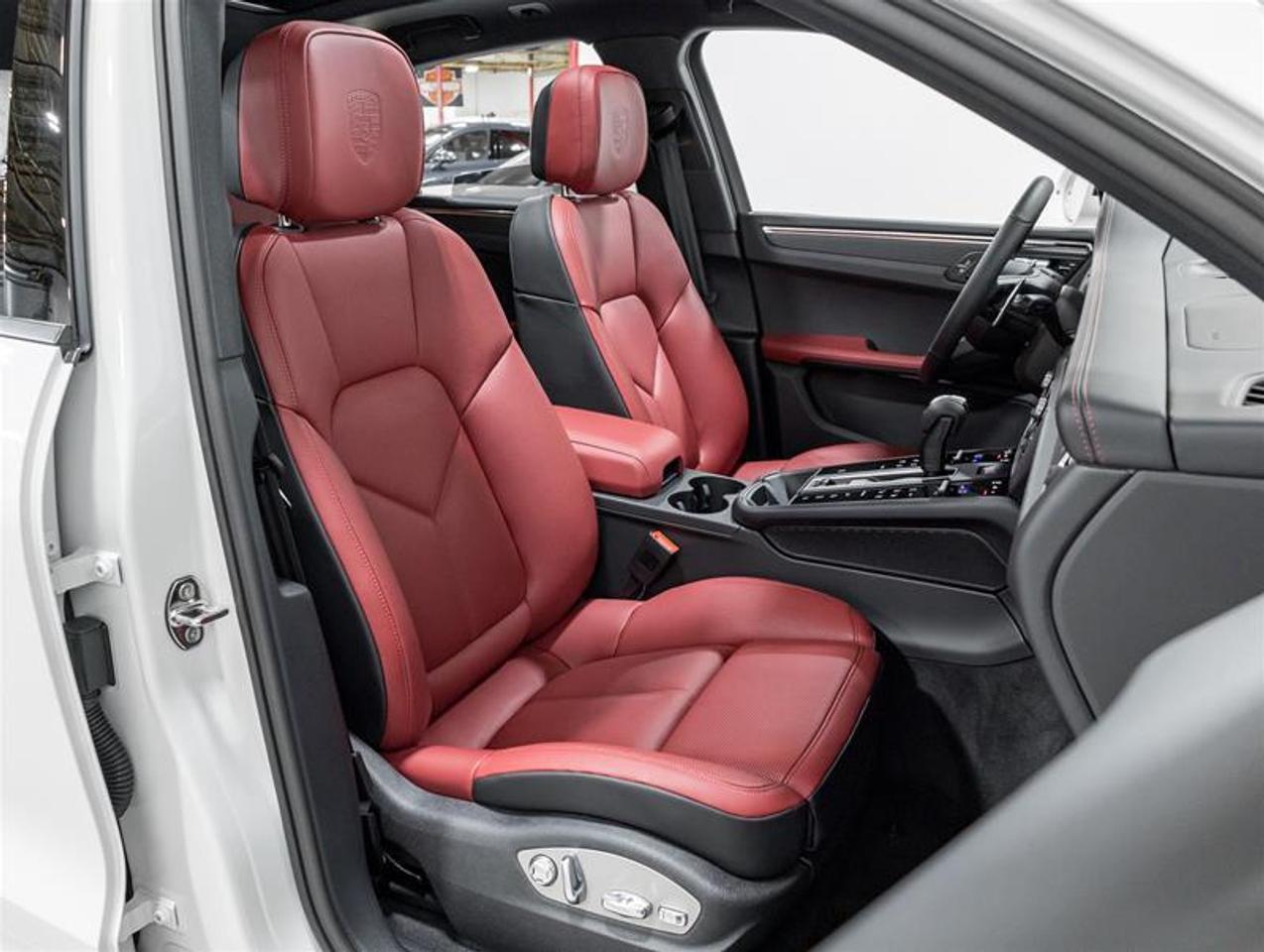 2026 Porsche Macan  Photo