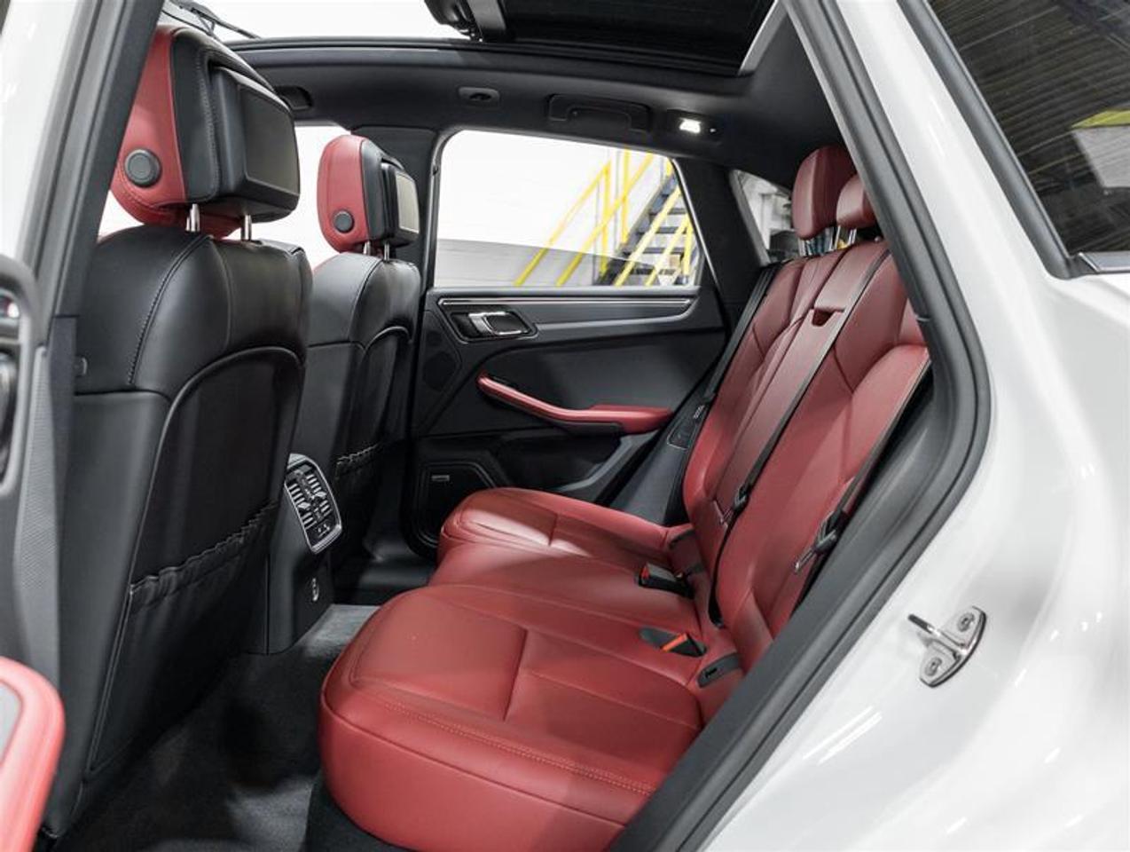 2026 Porsche Macan  Photo