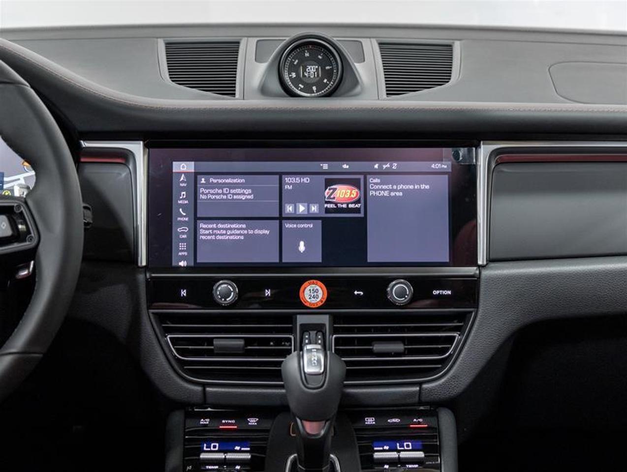2026 Porsche Macan  Photo