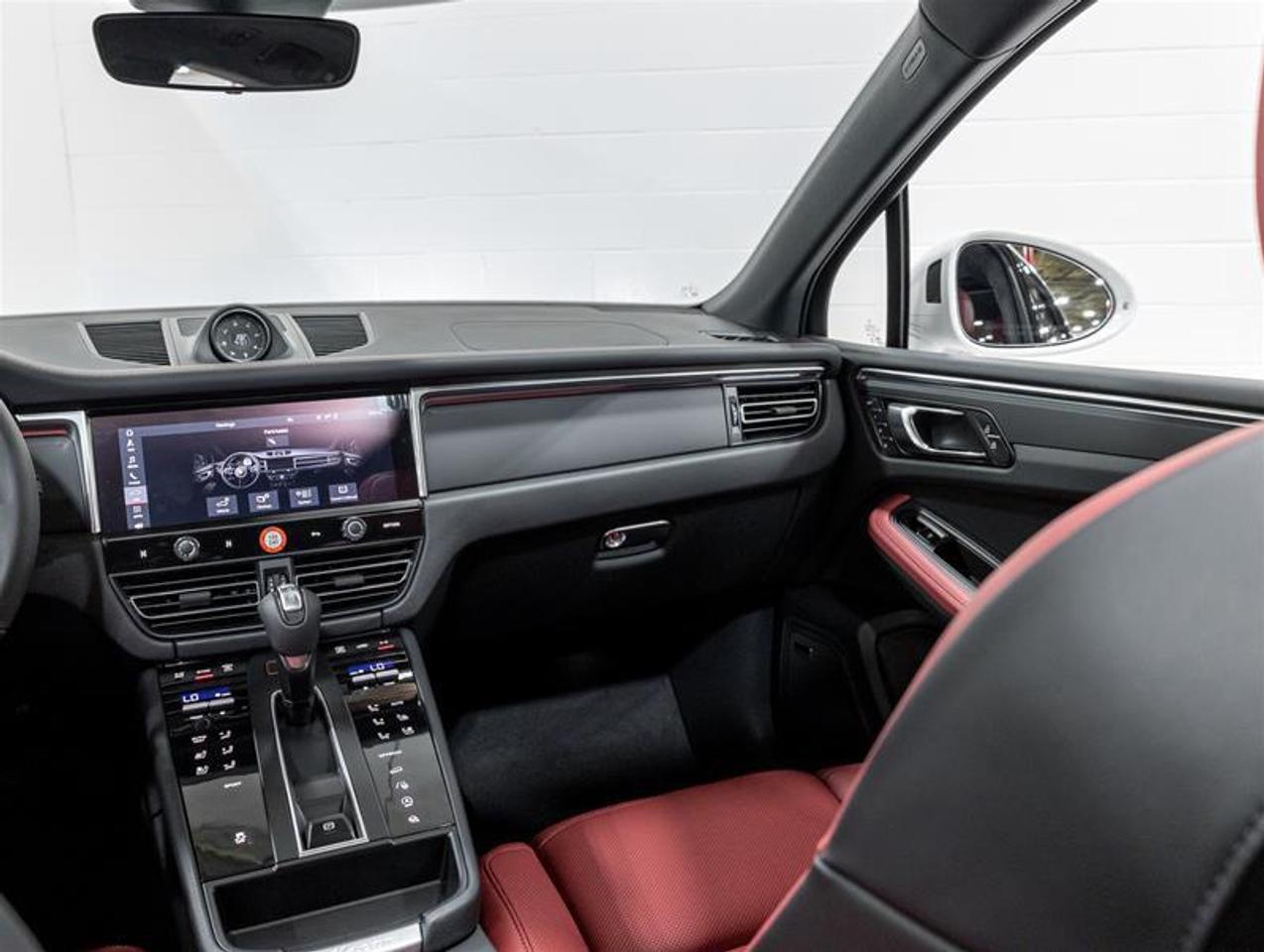 2026 Porsche Macan  Photo