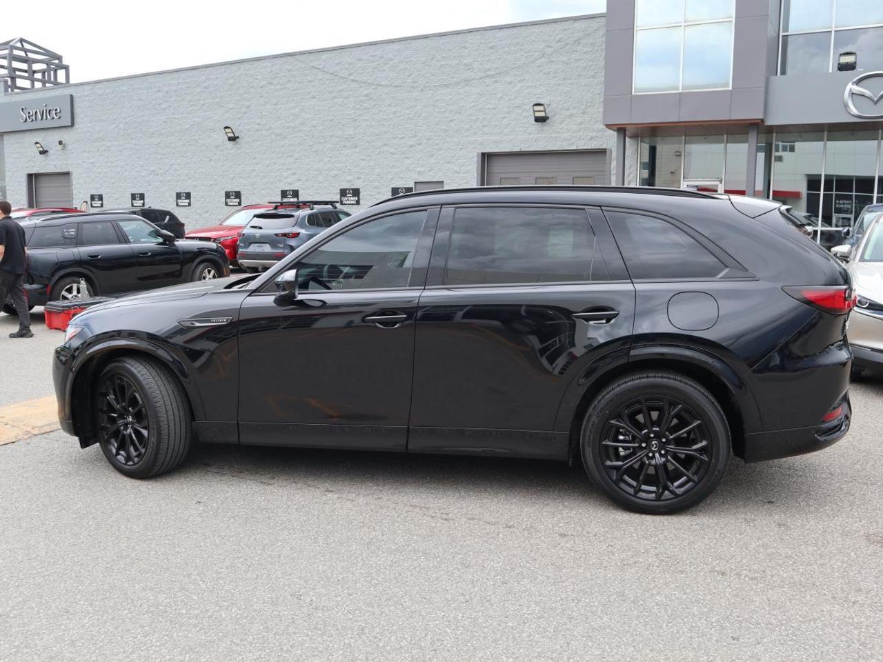 2025 Mazda CX-70 MHEV GT-P AWD/ EXTENDED WARRANTY/ ONLY 19K/ MUST SEE Photo