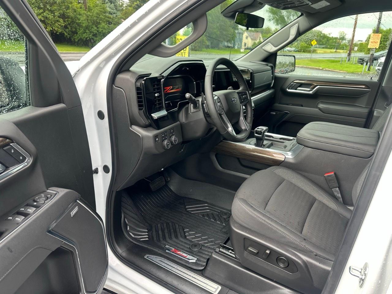 2025 Chevrolet Silverado 1500 Crew Cab Standard Box 4-Wheel Drive RST Photo