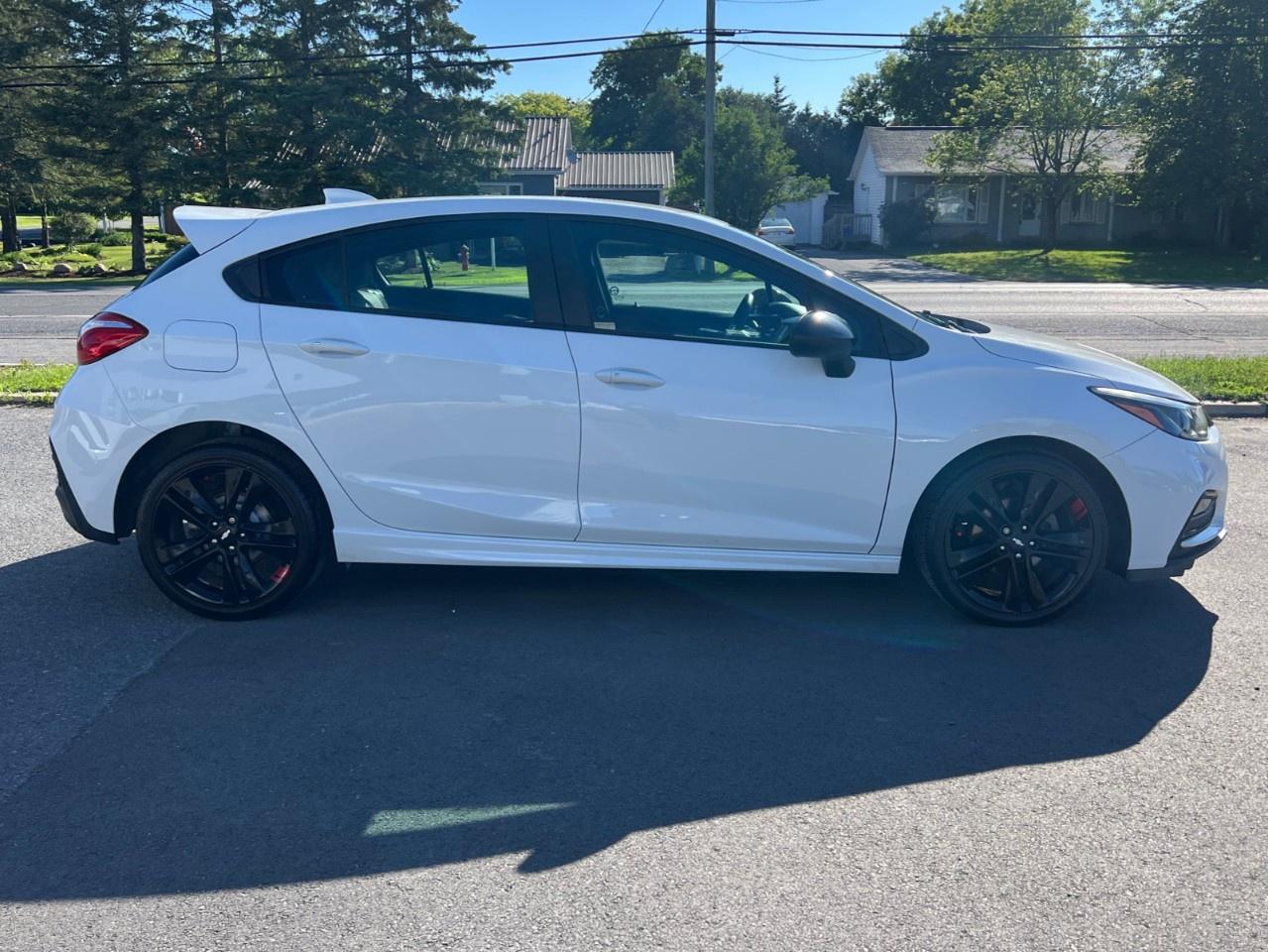 2018 Chevrolet Cruze Hatchback LT (Automatic) Photo