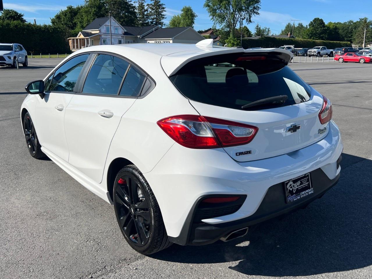2018 Chevrolet Cruze Hatchback LT (Automatic) Photo