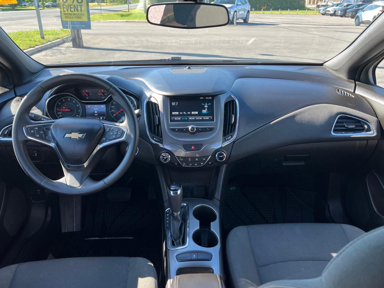 2018 Chevrolet Cruze Hatchback LT (Automatic) Photo