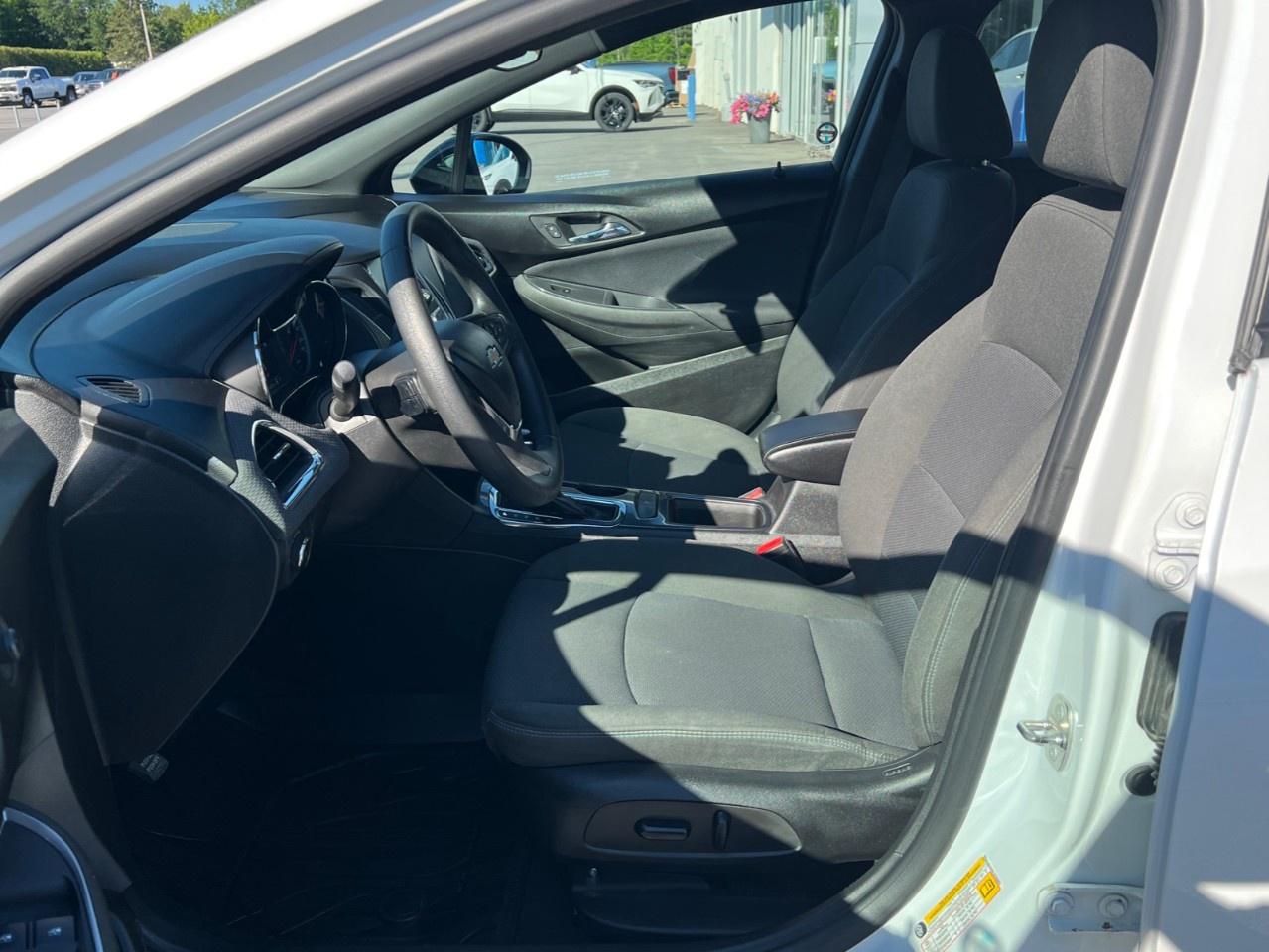 2018 Chevrolet Cruze Hatchback LT (Automatic) Photo