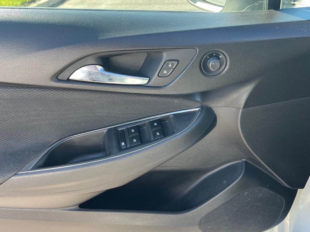 2018 Chevrolet Cruze Hatchback LT (Automatic) Photo