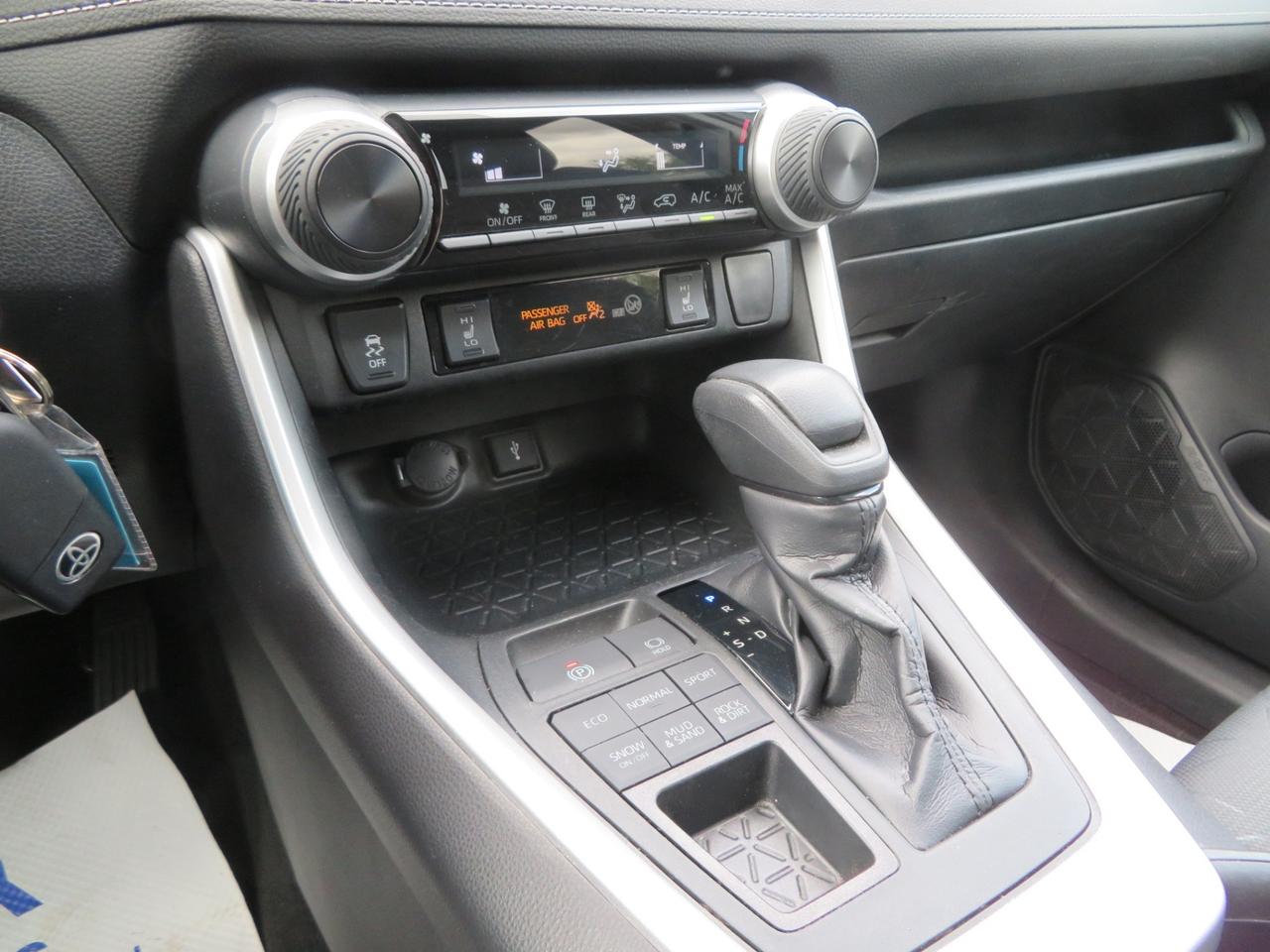 2020 Toyota RAV4 LE AWD Photo