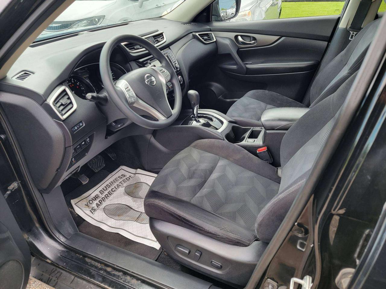 2014 Nissan Rogue SV Photo