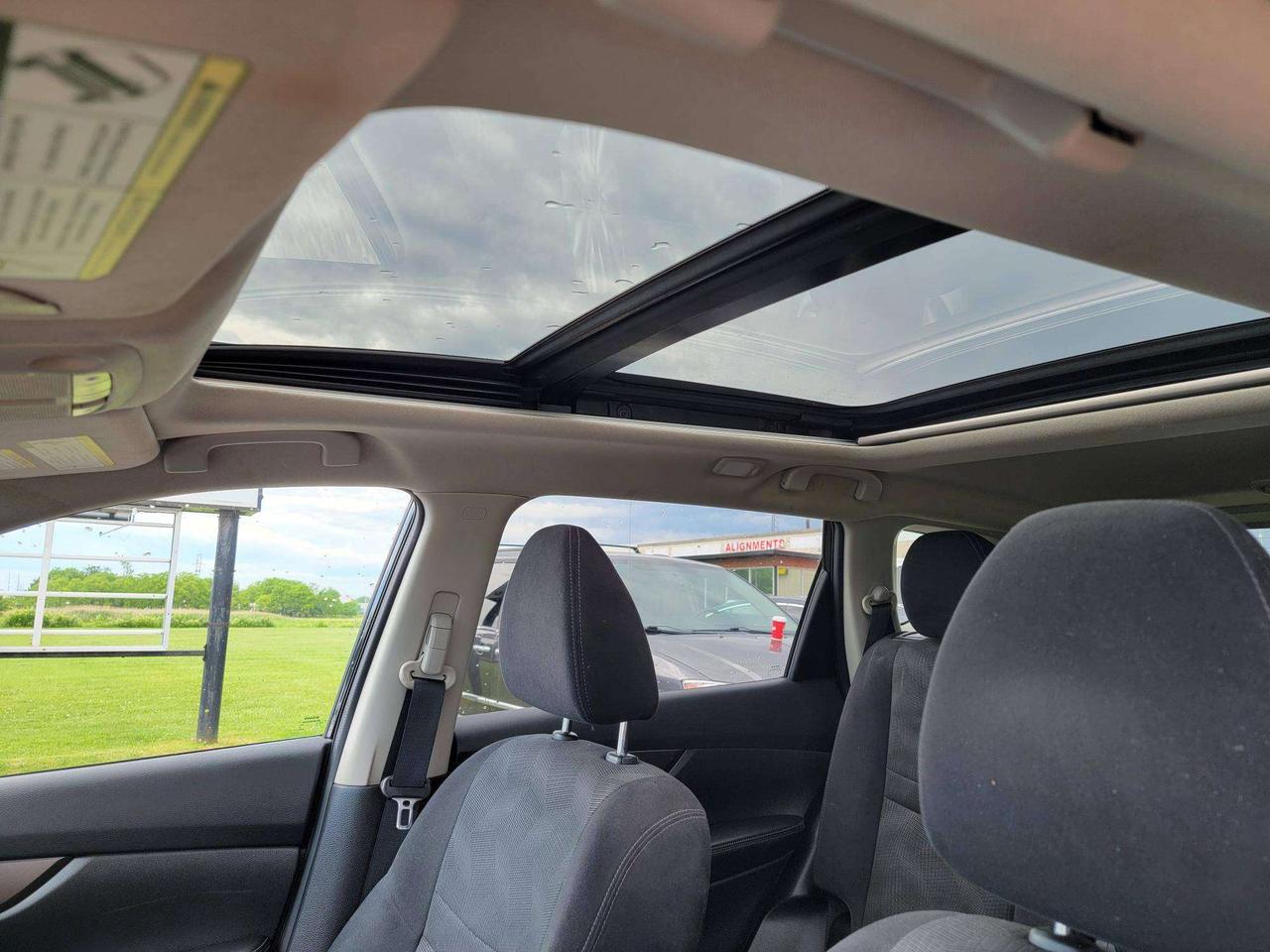 2014 Nissan Rogue SV Photo