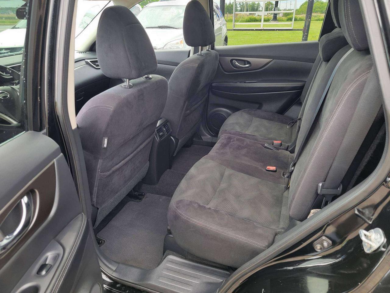 2014 Nissan Rogue SV Photo