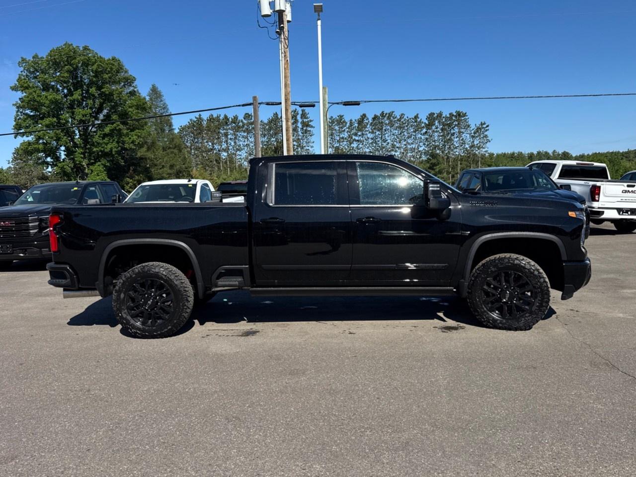 2026 Chevrolet Silverado 3500HD 4WD Crew Cab Standard Box High Country Photo