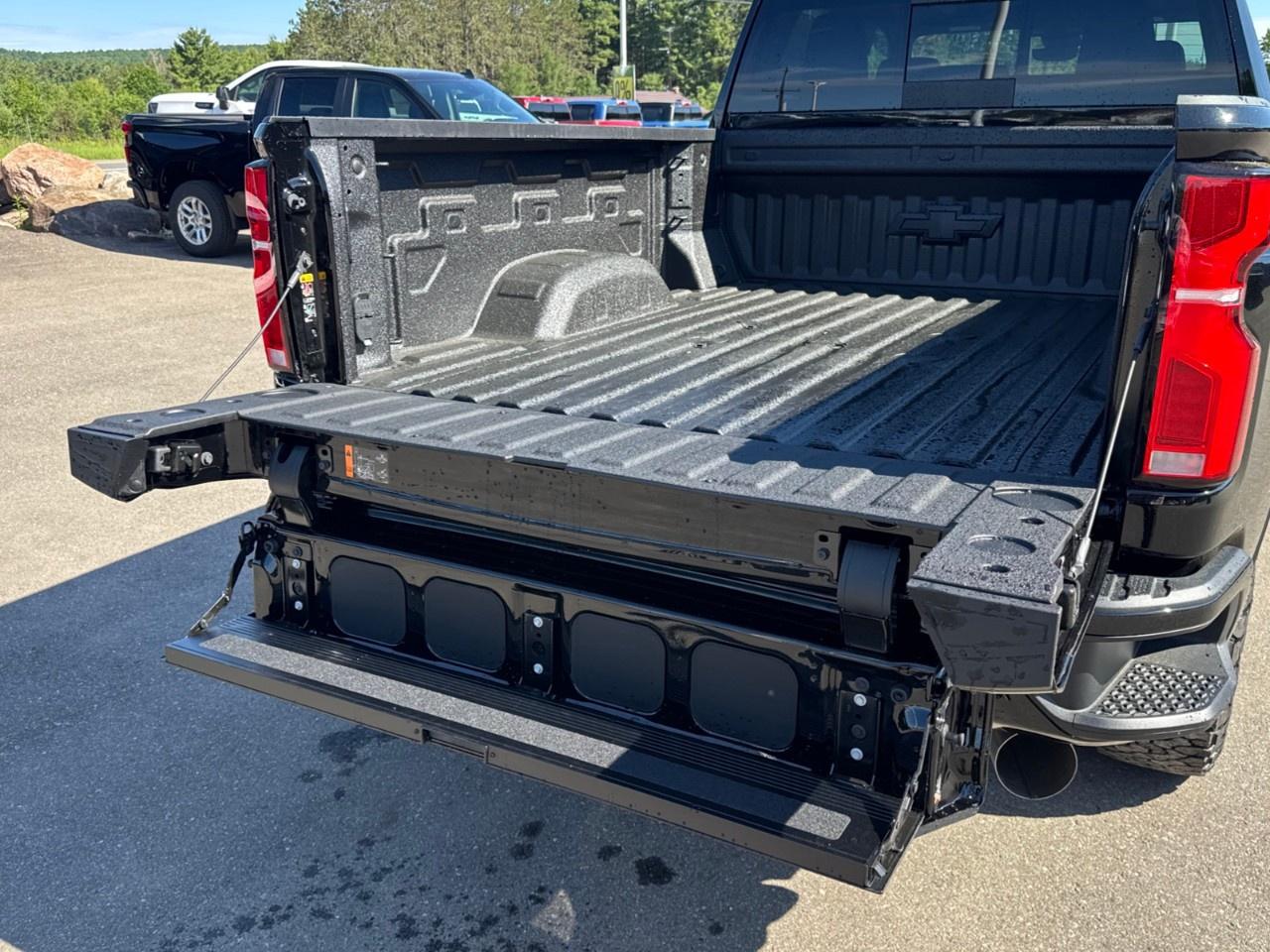 2026 Chevrolet Silverado 3500HD 4WD Crew Cab Standard Box High Country Photo