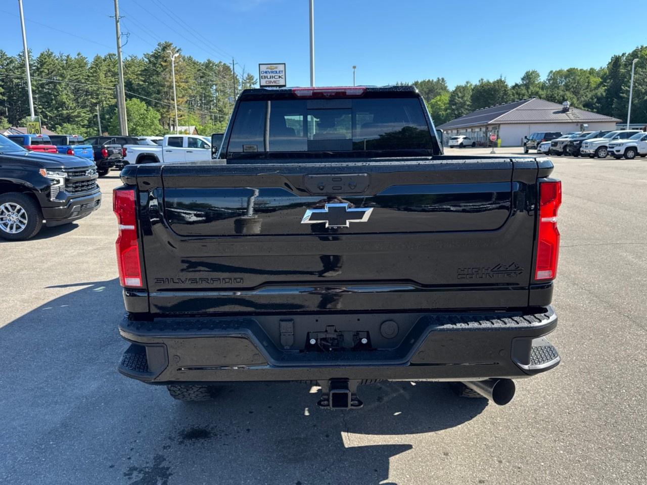 2026 Chevrolet Silverado 3500HD 4WD Crew Cab Standard Box High Country Photo