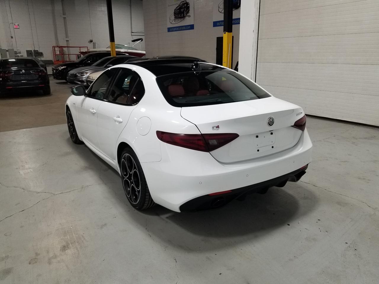 2022 Alfa Romeo Giulia Ti 4dr All-Wheel Drive Sedan Photo4