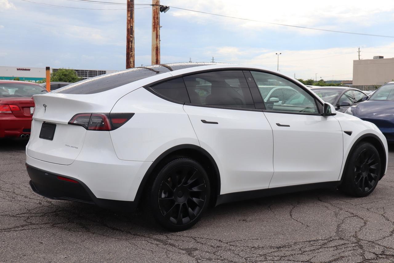 2022 Tesla Model Y Long Range AWD   Dual Motor   7 Passenger Photo