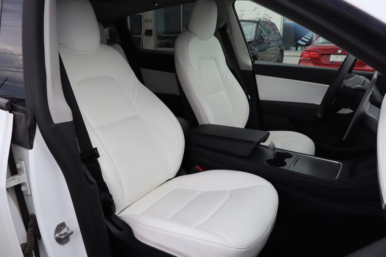 2022 Tesla Model Y Long Range AWD   Dual Motor   7 Passenger Photo