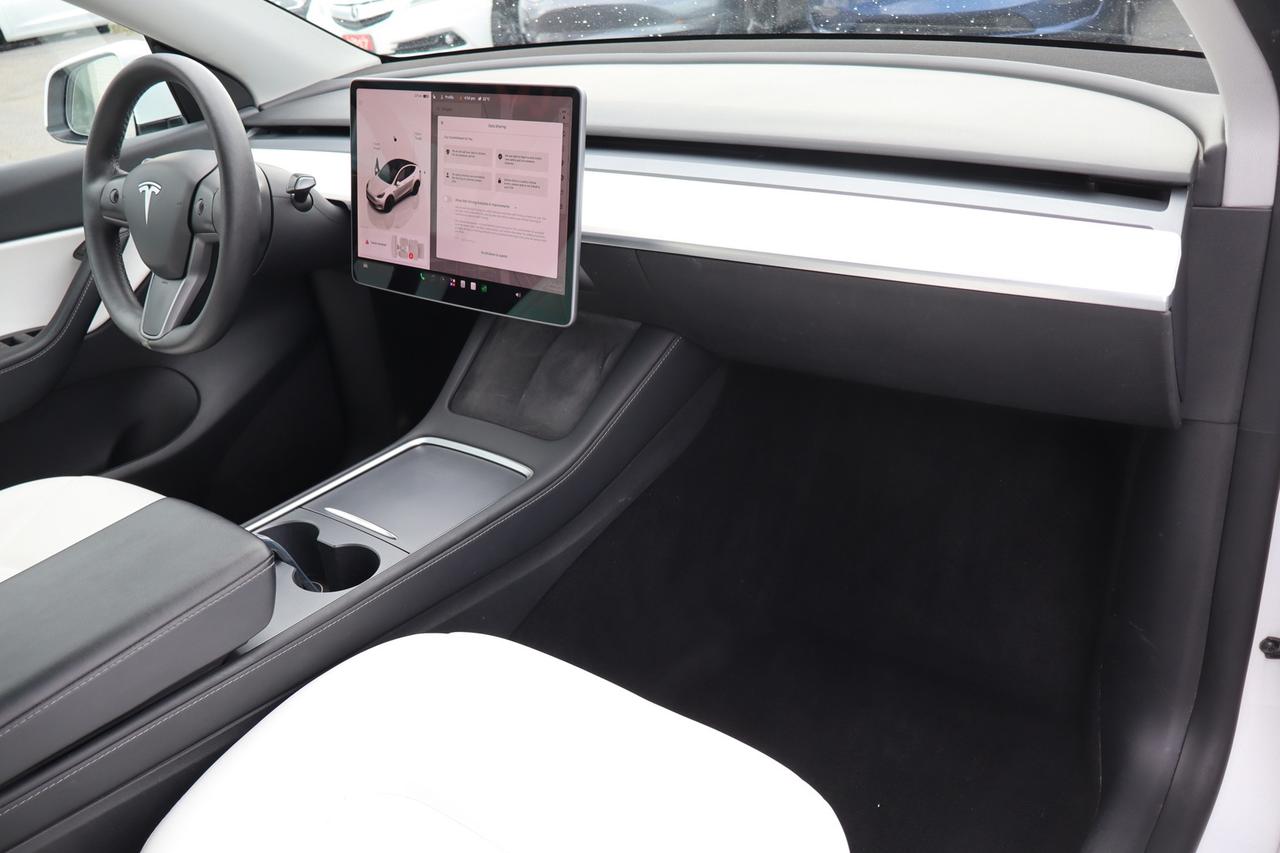 2022 Tesla Model Y Long Range AWD   Dual Motor   7 Passenger Photo