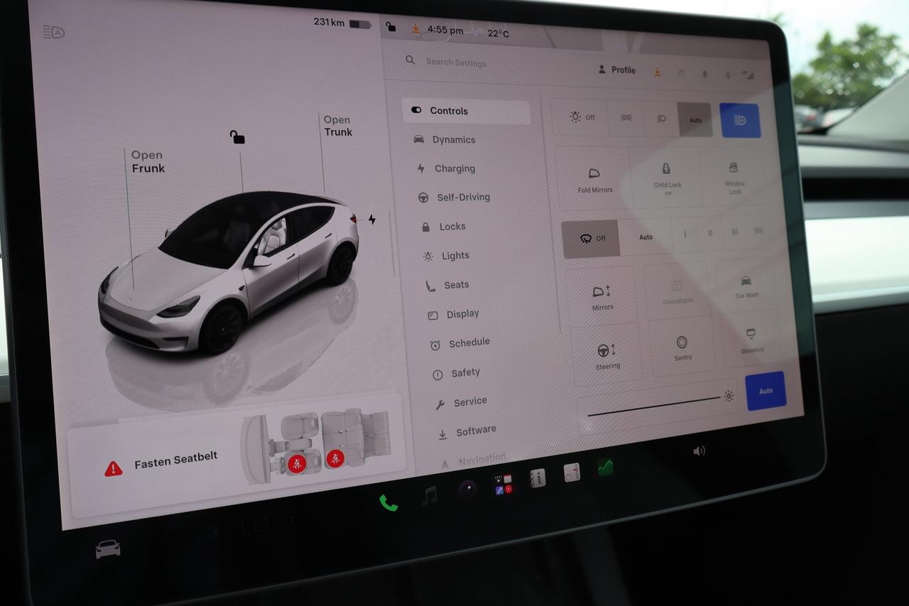 2022 Tesla Model Y Long Range AWD   Dual Motor   7 Passenger Photo