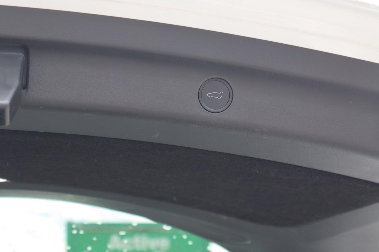 2022 Tesla Model Y Long Range AWD   Dual Motor   7 Passenger Photo