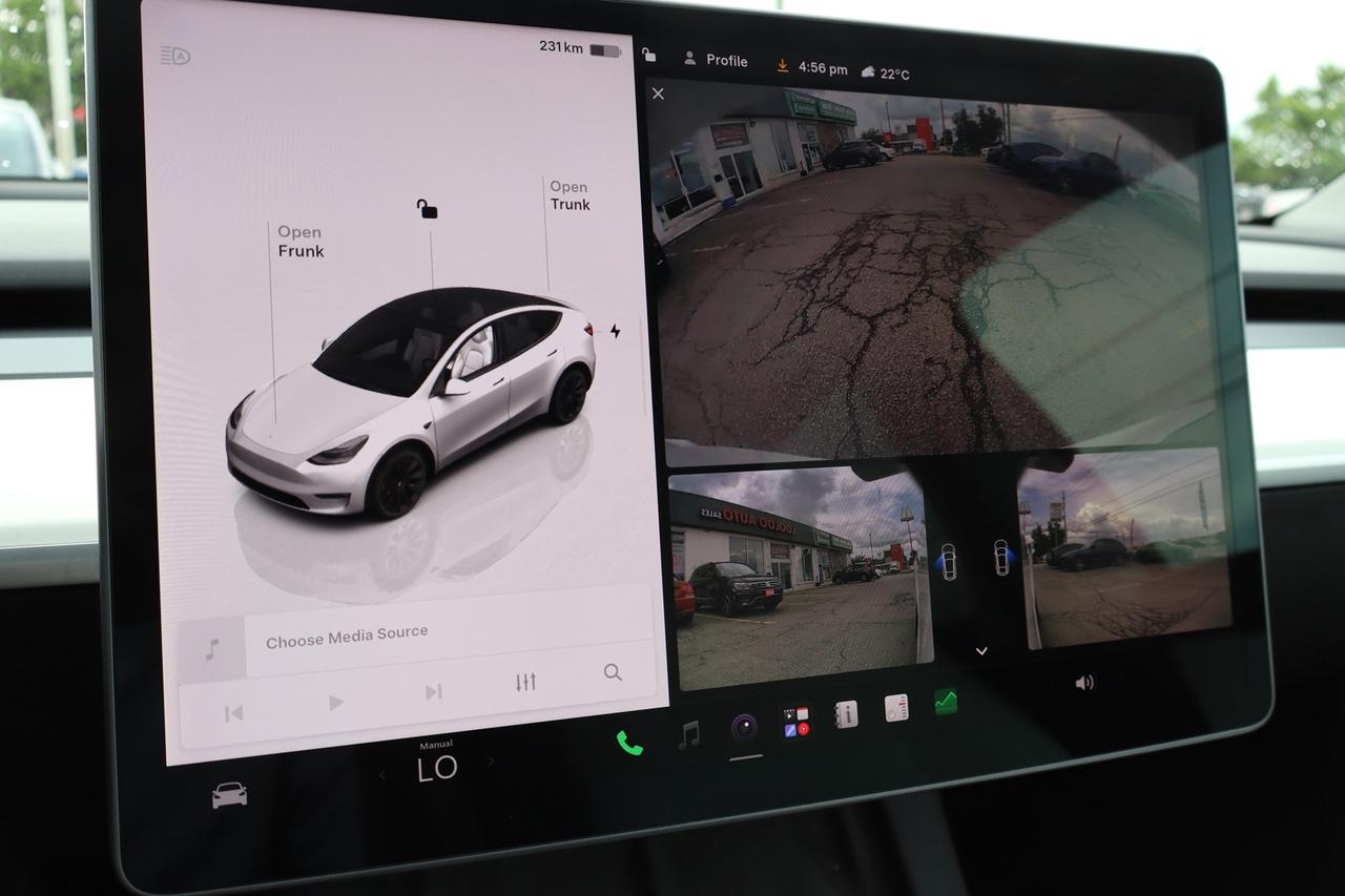 2022 Tesla Model Y Long Range AWD   Dual Motor   7 Passenger Photo