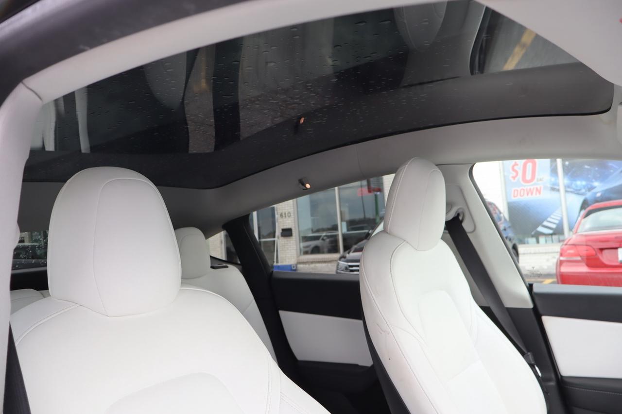 2022 Tesla Model Y Long Range AWD   Dual Motor   7 Passenger Photo