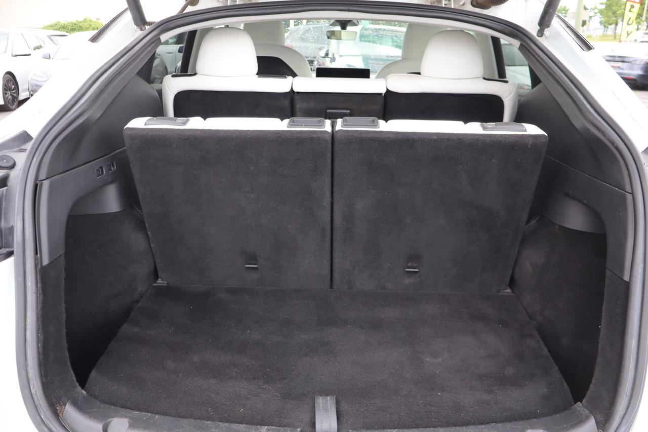 2022 Tesla Model Y Long Range AWD   Dual Motor   7 Passenger Photo